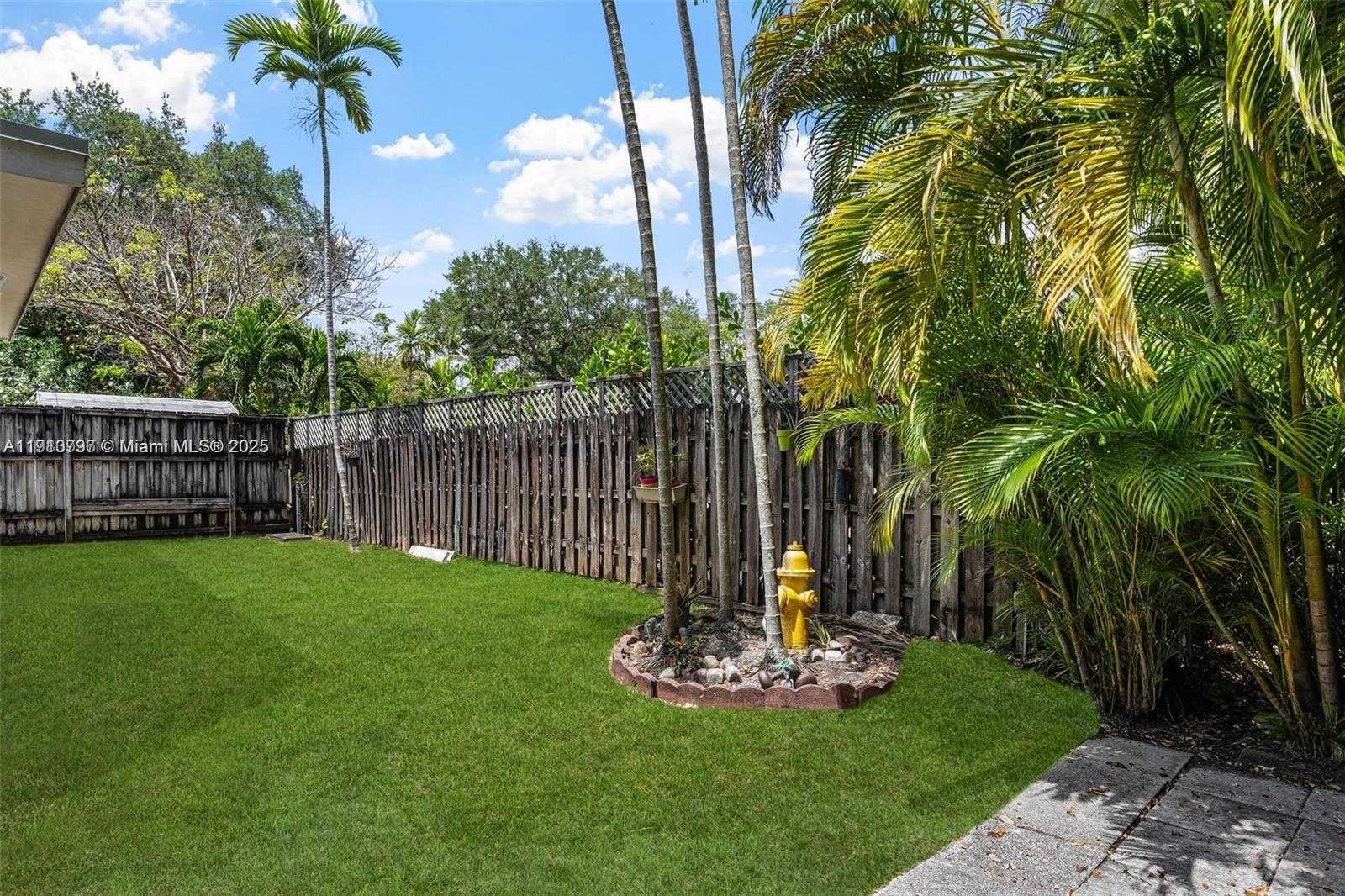 Small Image of 2431 OVERBROOK ST, Coconut Grove Number 21