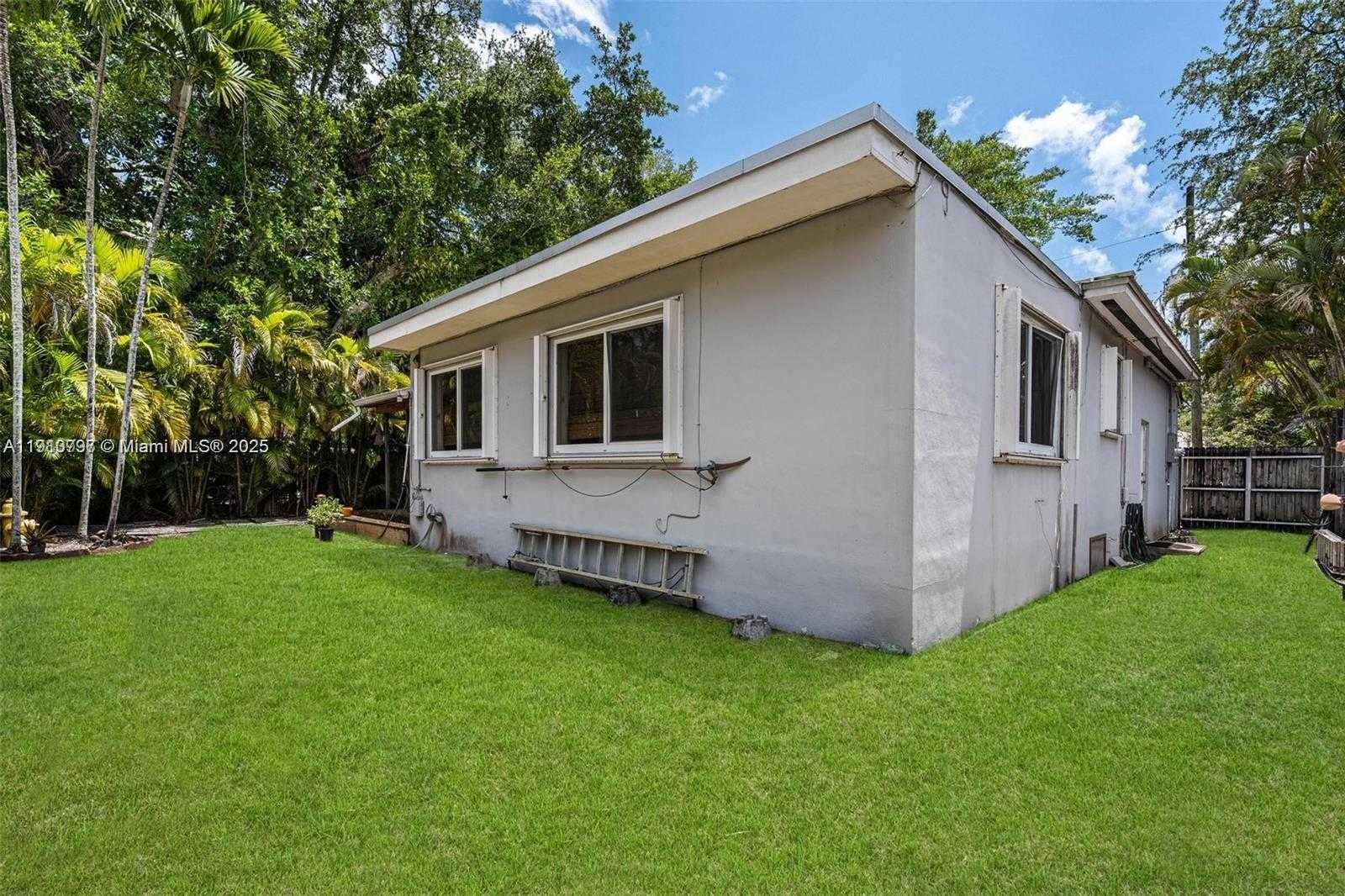 Small Image of 2431 OVERBROOK ST, Coconut Grove Number 22