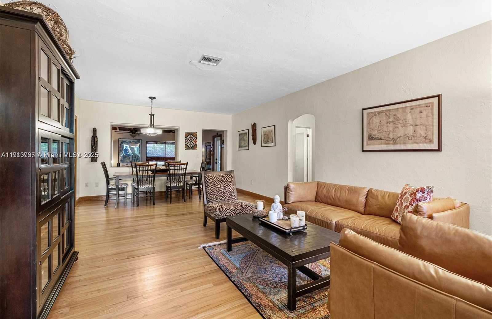 Small Image of 2431 OVERBROOK ST, Coconut Grove Number 4