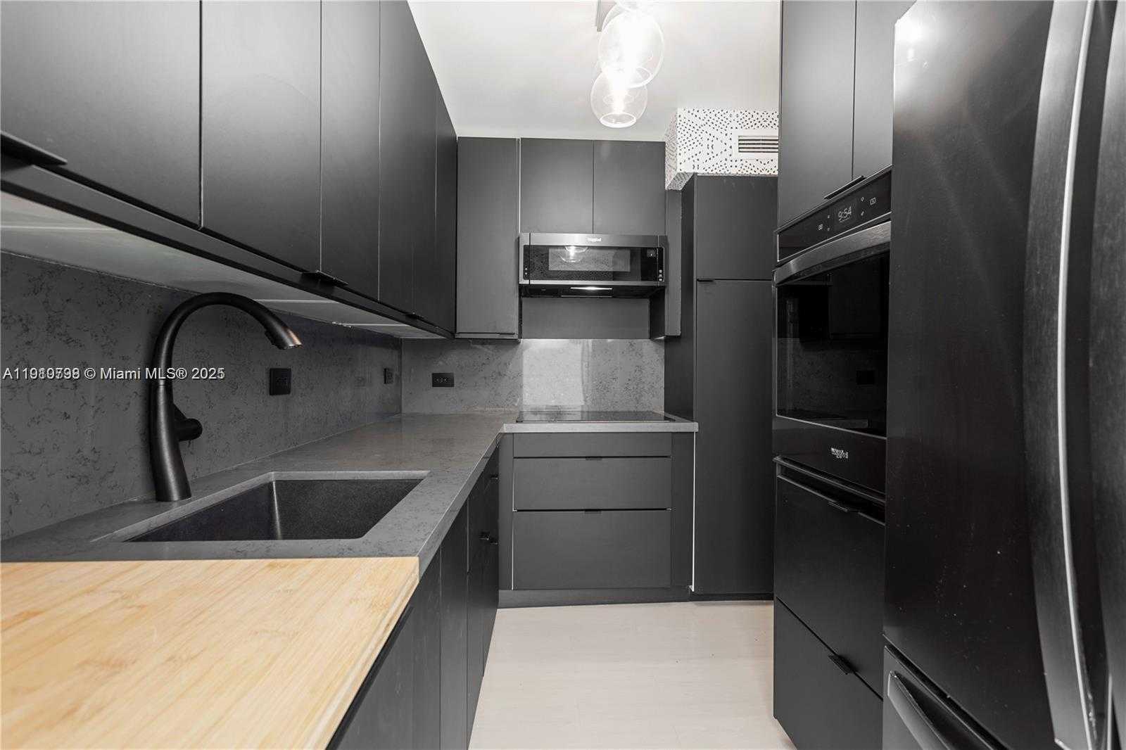 Small Image of 3 ISLAND AVE #7E, Miami Beach Number 4