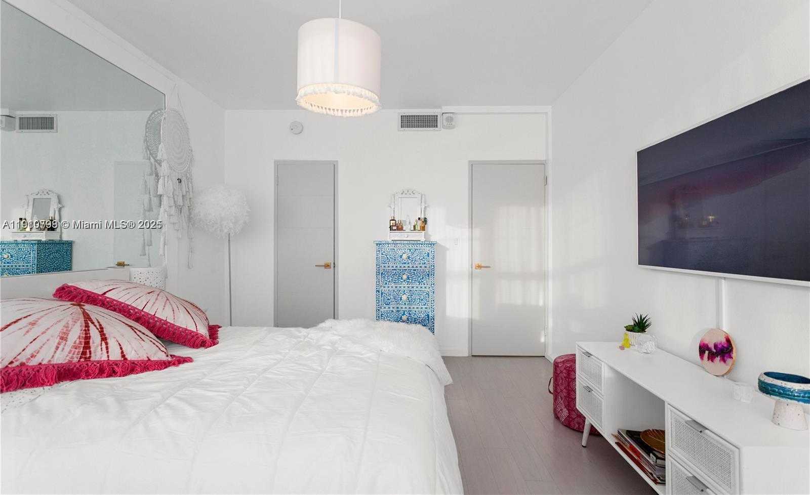 Small Image of 3 ISLAND AVE #7E, Miami Beach Number 8