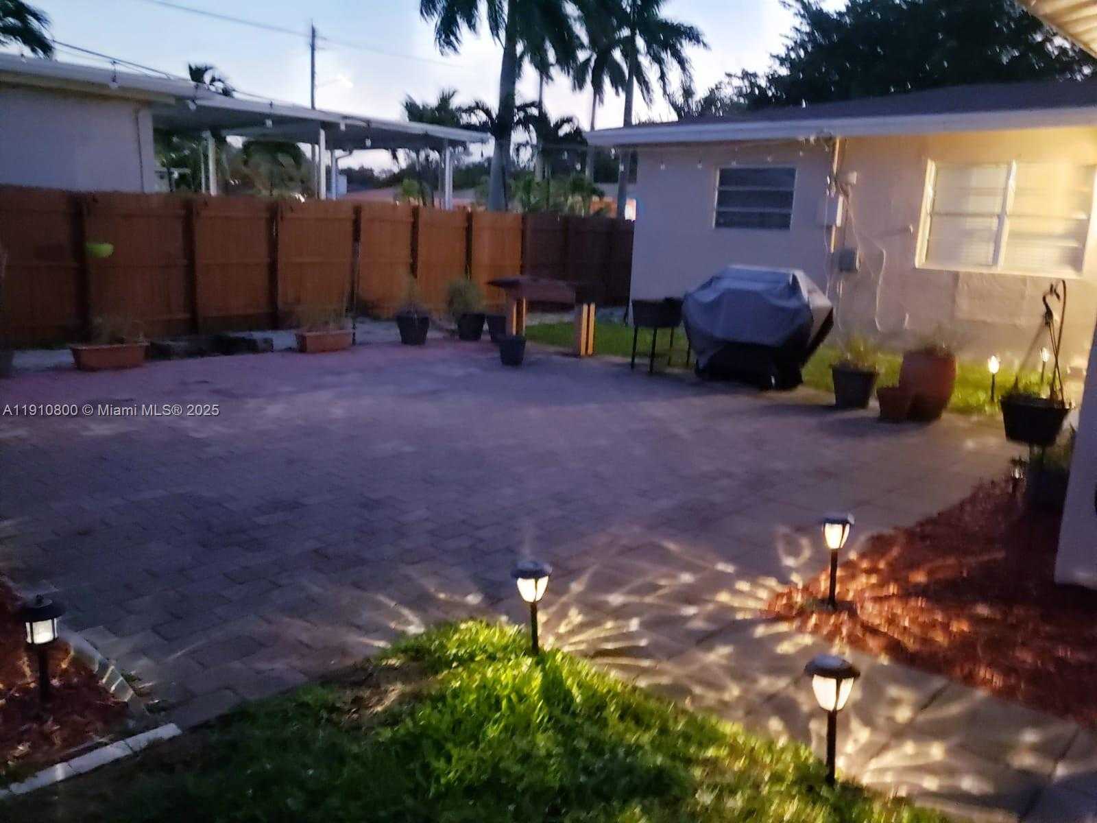 Small Image of 1031 NORTH 16TH CT, Hollywood Number 15