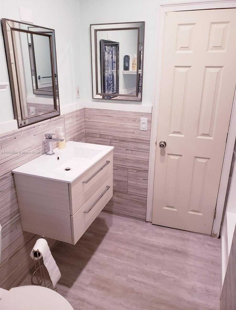 Small Image of 1031 NORTH 16TH CT, Hollywood Number 6