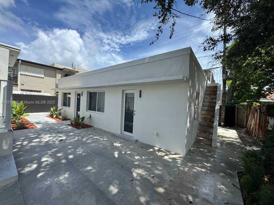 Small Image of 1670 SOUTH WEST 11TH TER #Back, Miami Number 1