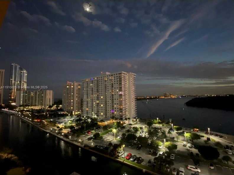 Imagen de Pequeño Objeto