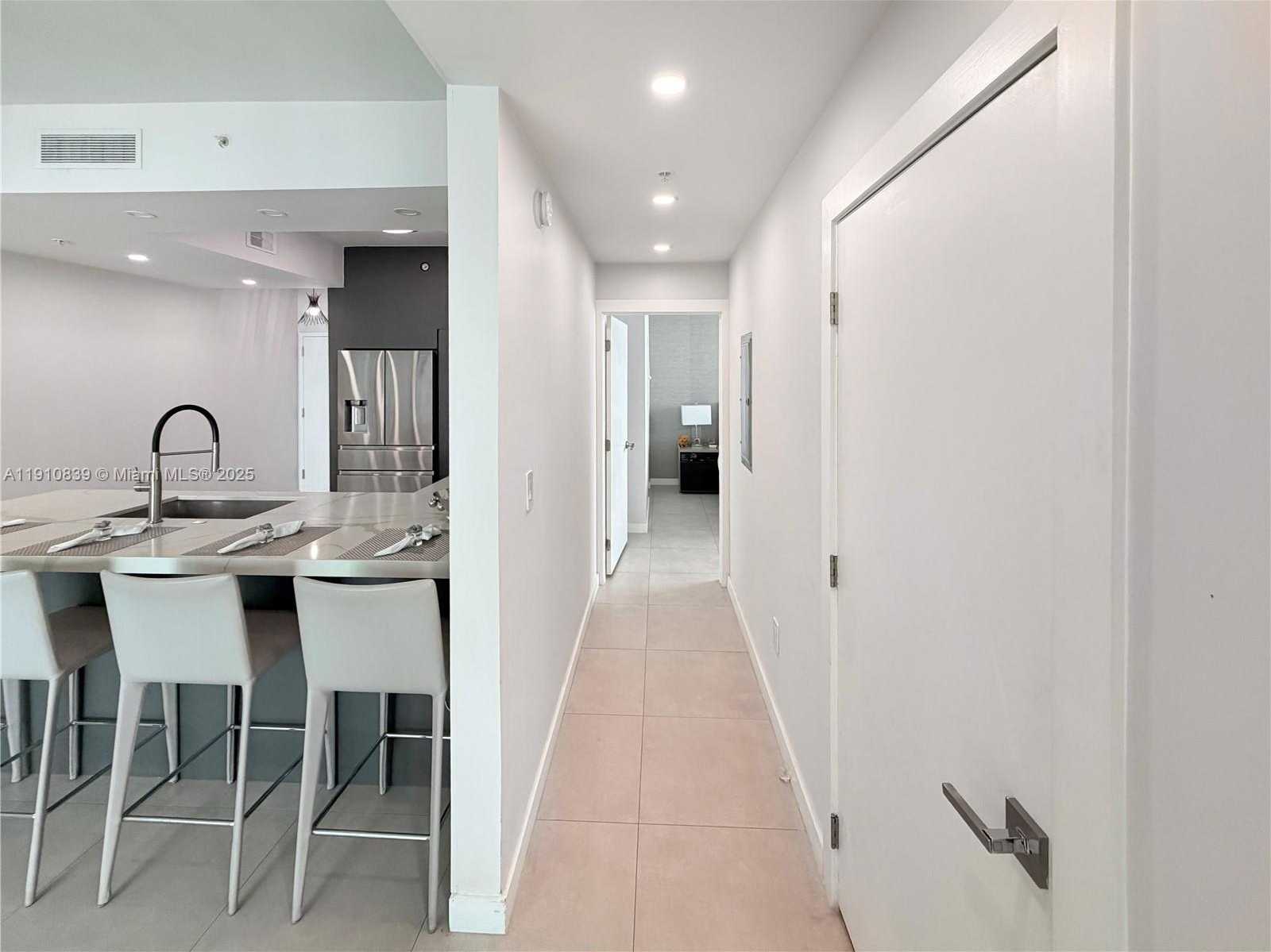 Small Image of 31 SOUTH EAST 5TH ST #3412, Miami Number 11