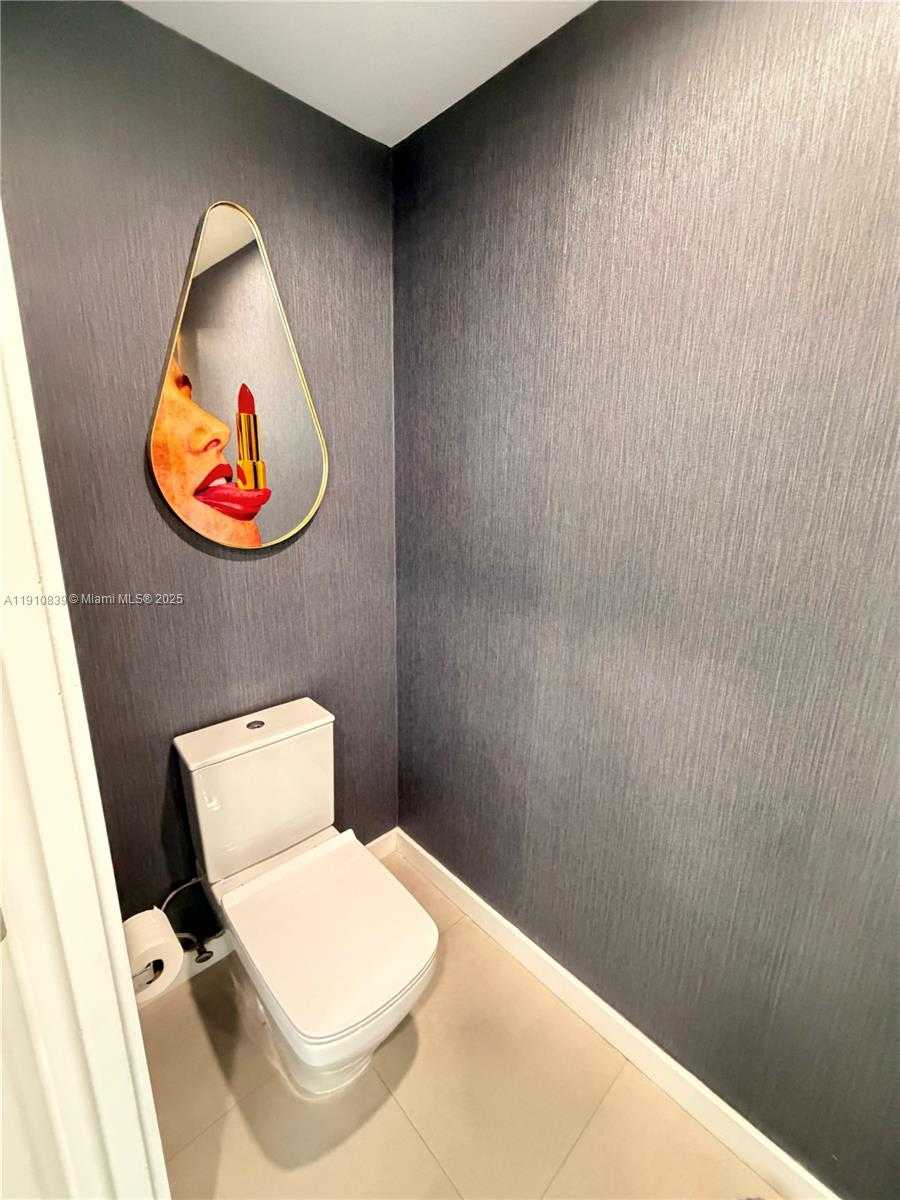 Small Image of 31 SOUTH EAST 5TH ST #3412, Miami Number 16