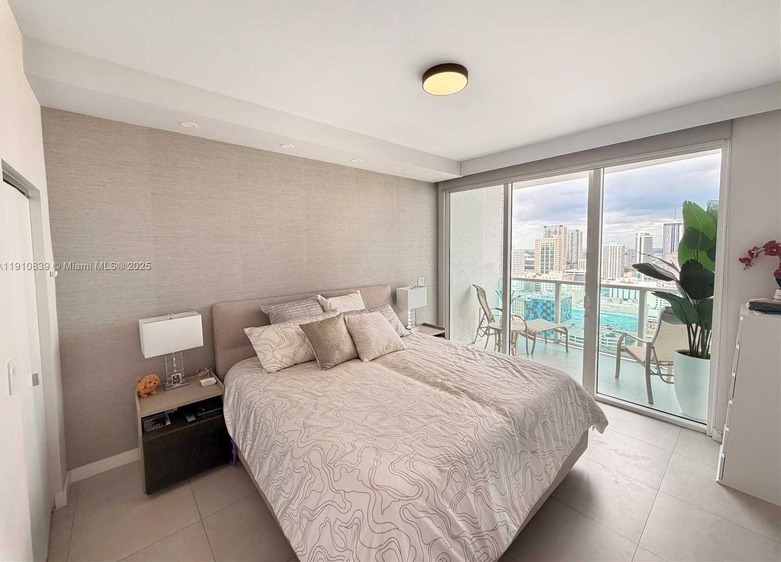 Small Image of 31 SOUTH EAST 5TH ST #3412, Miami Number 17