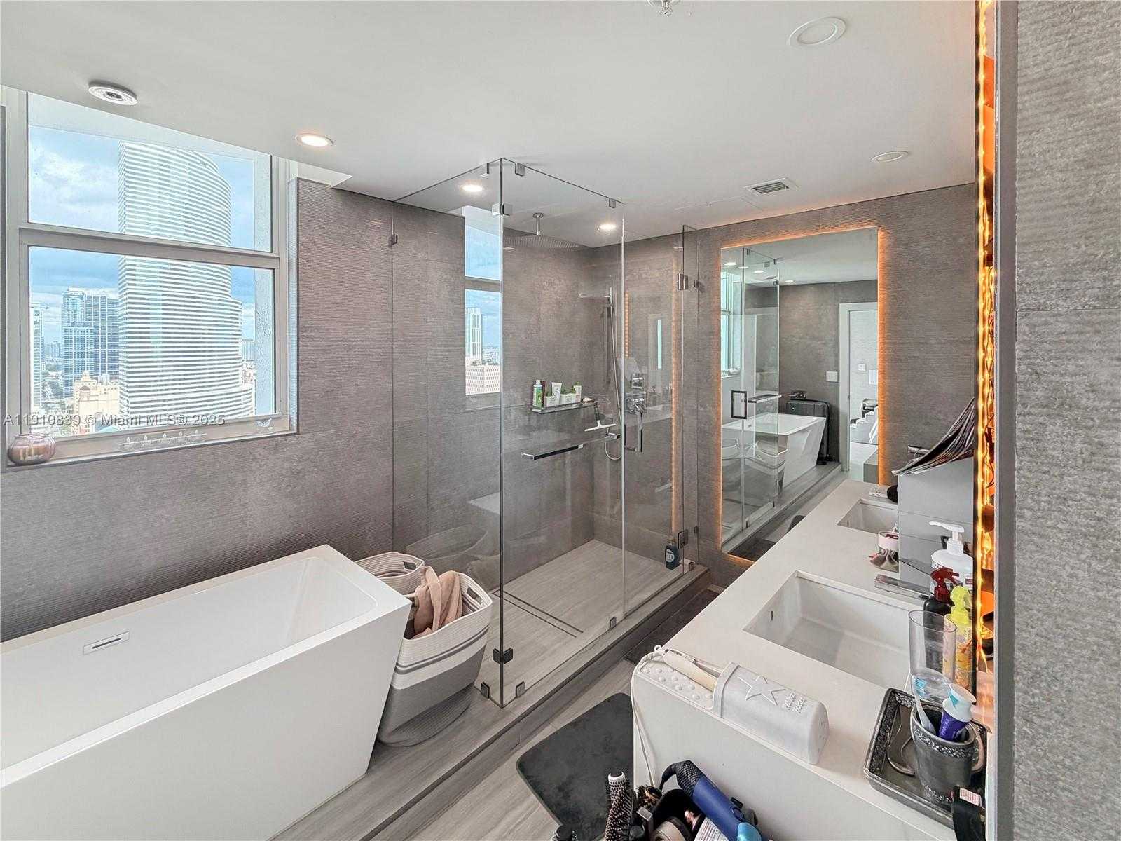 Small Image of 31 SOUTH EAST 5TH ST #3412, Miami Number 19