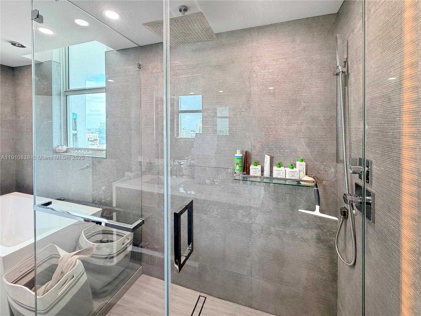 Small Image of 31 SOUTH EAST 5TH ST #3412, Miami Number 21