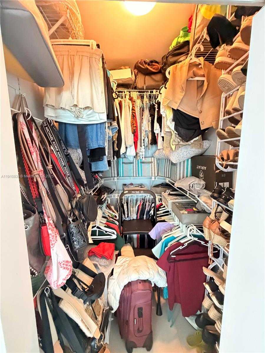 Small Image of 31 SOUTH EAST 5TH ST #3412, Miami Number 22