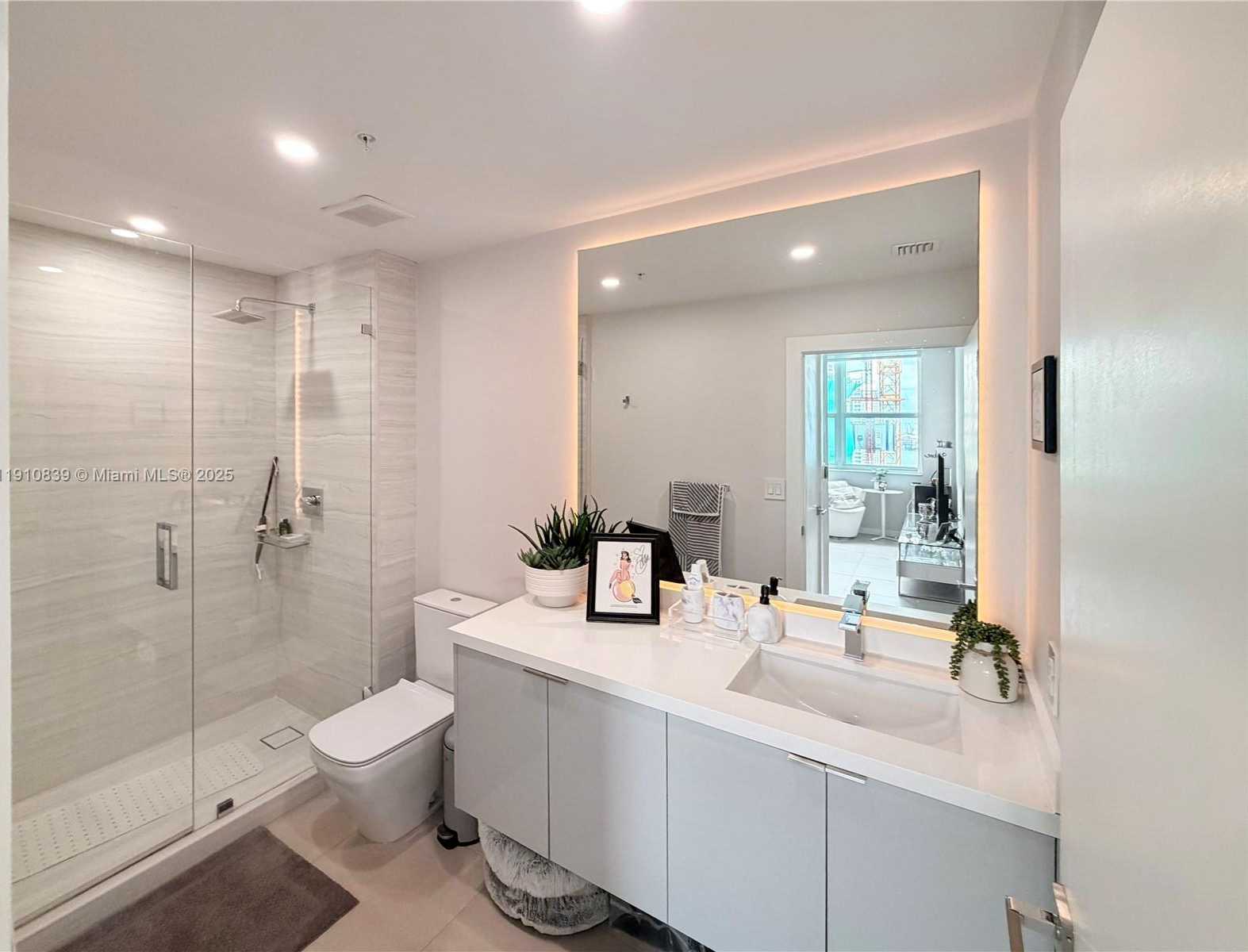 Small Image of 31 SOUTH EAST 5TH ST #3412, Miami Number 26