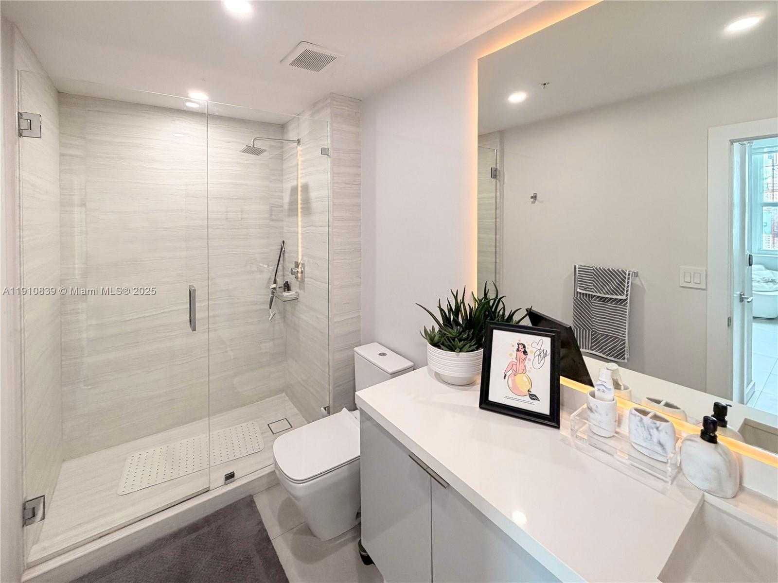 Small Image of 31 SOUTH EAST 5TH ST #3412, Miami Number 27