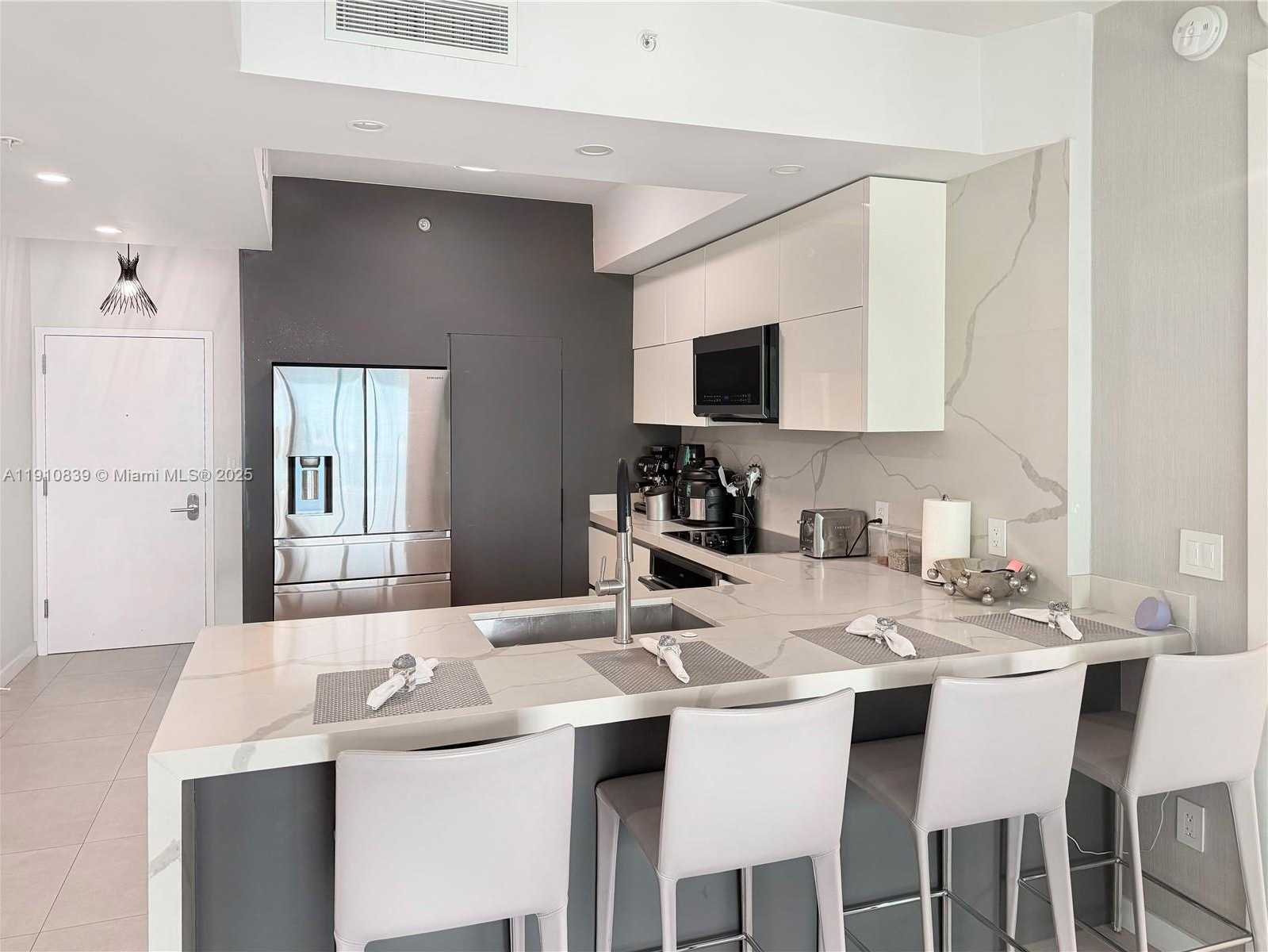 Small Image of 31 SOUTH EAST 5TH ST #3412, Miami Number 3