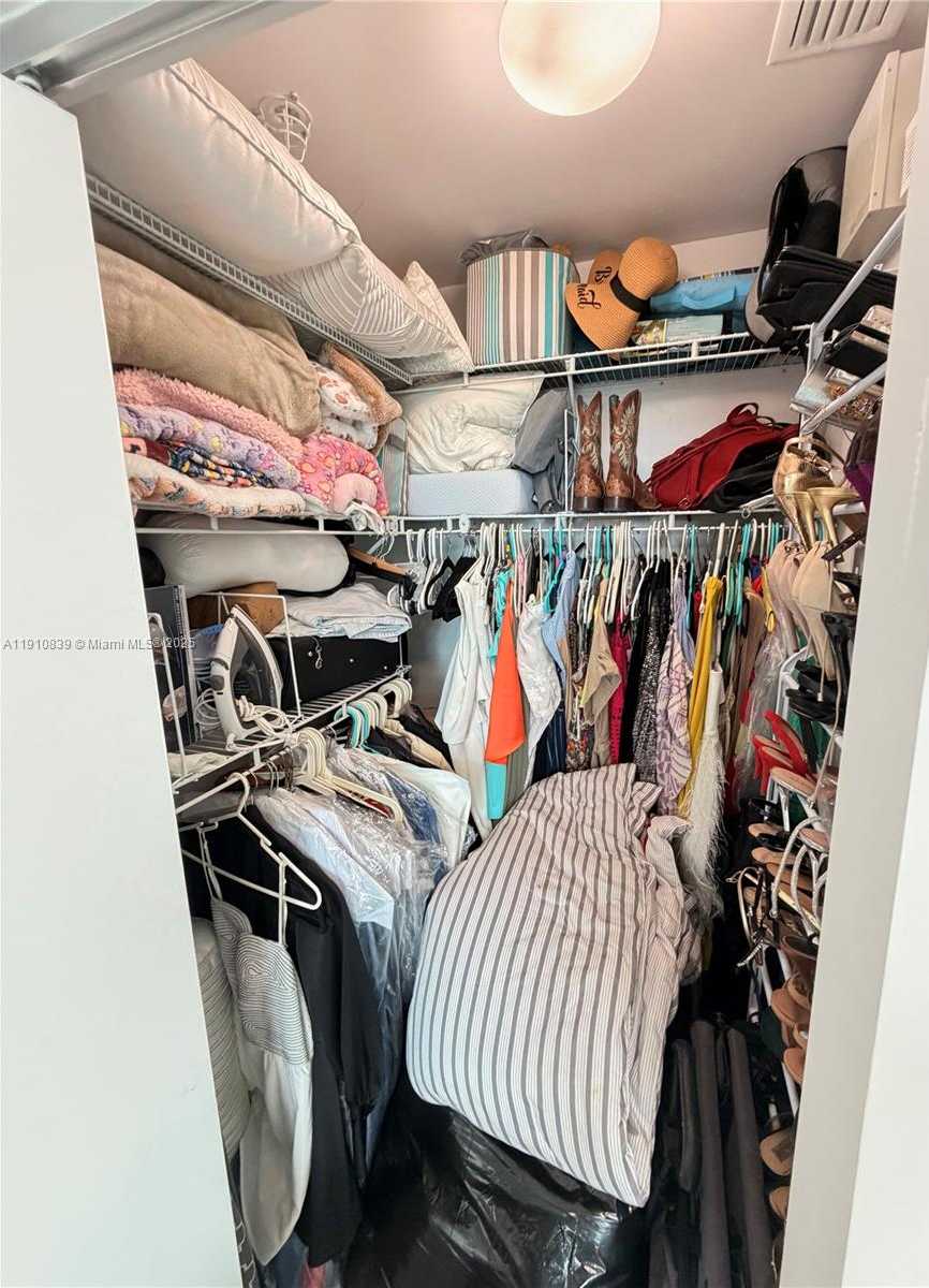 Small Image of 31 SOUTH EAST 5TH ST #3412, Miami Number 30