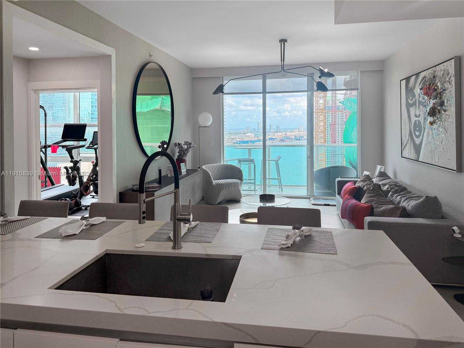 Small Image of 31 SOUTH EAST 5TH ST #3412, Miami Number 4