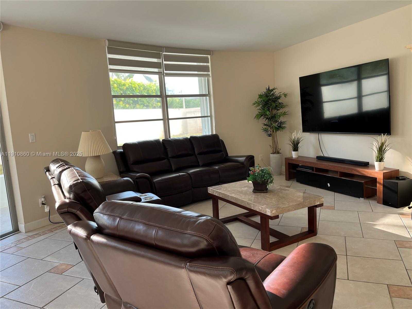Small Image of 5161 COLLINS AVE #214, Miami Beach Number 4