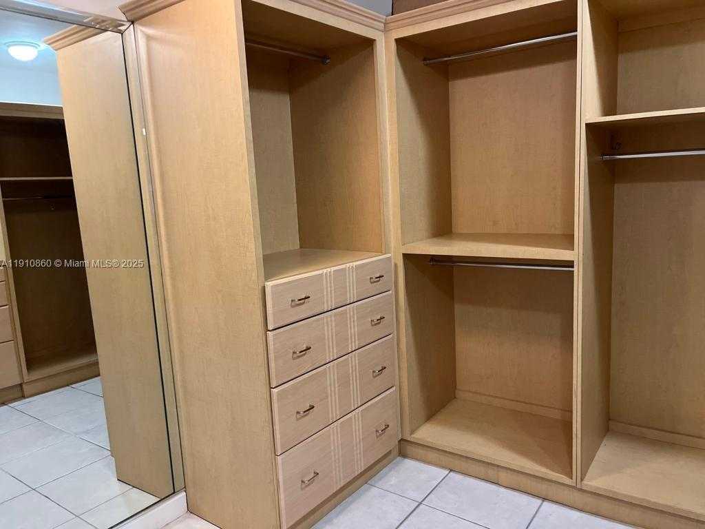 Small Image of 5161 COLLINS AVE #214, Miami Beach Number 8