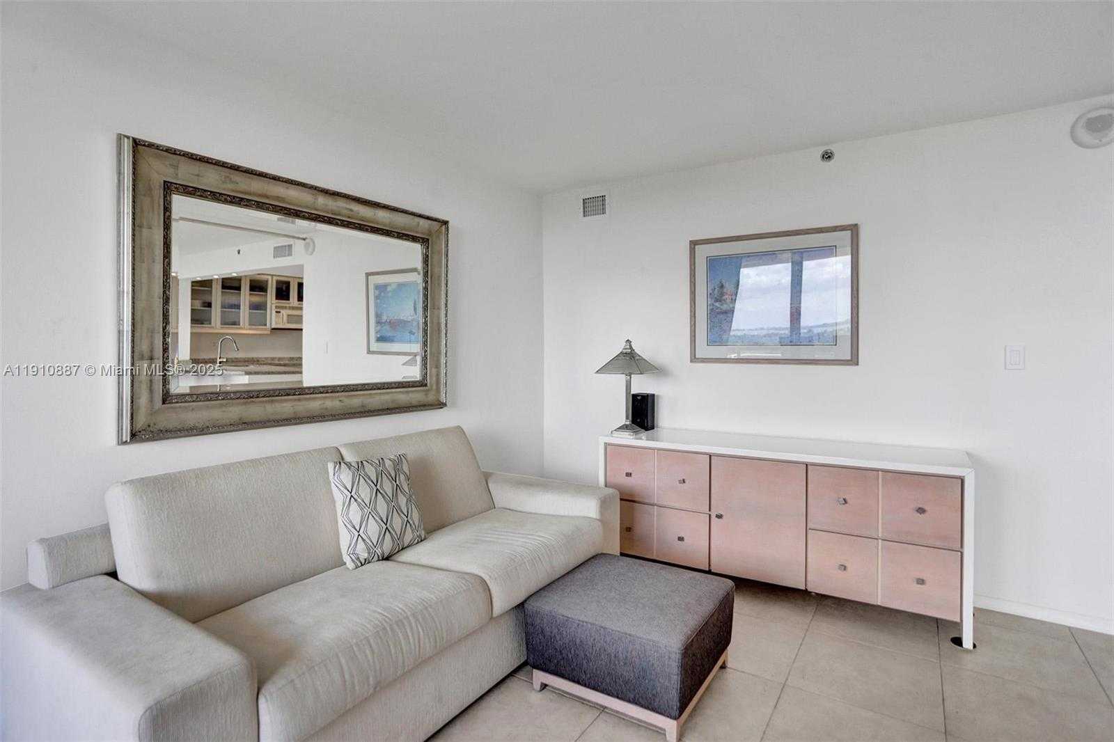 Small Image of 2555 COLLINS AVE #1508, Miami Beach Number 12