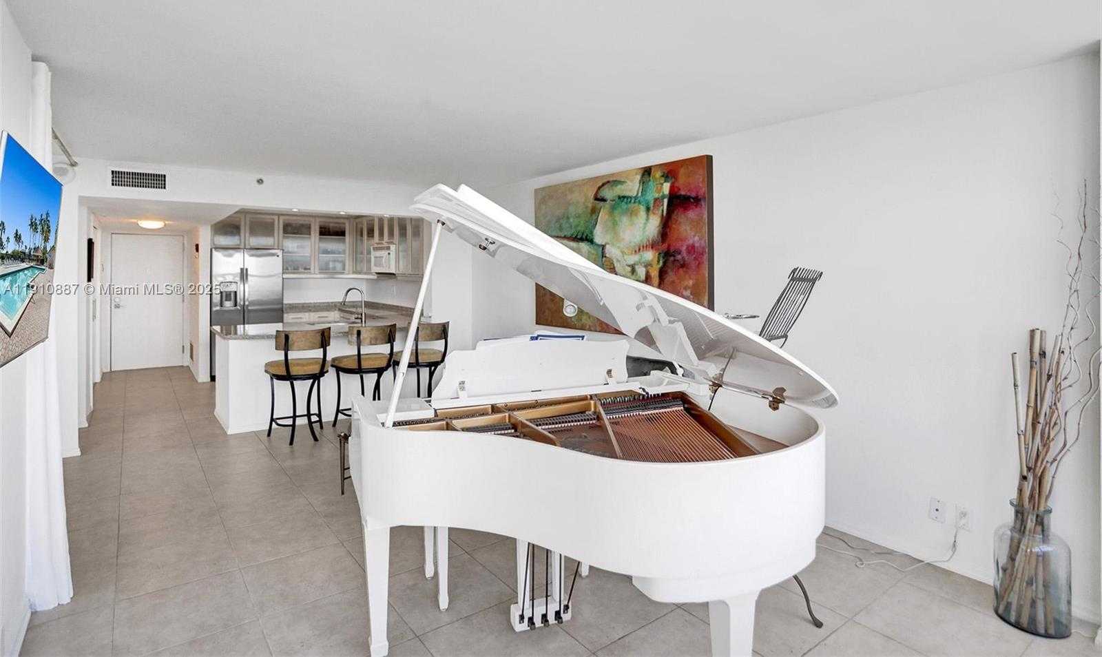 Small Image of 2555 COLLINS AVE #1508, Miami Beach Number 13