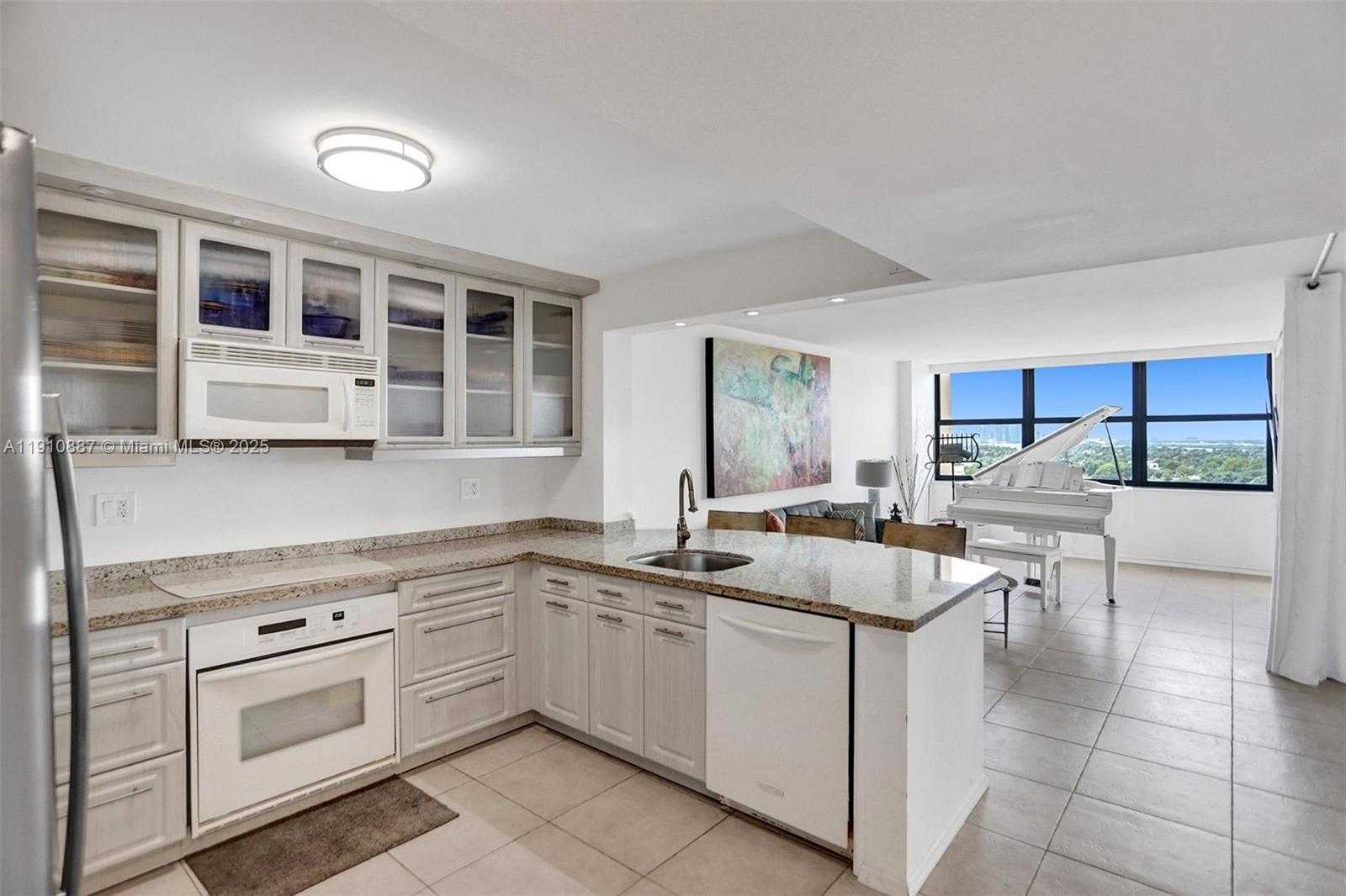 Small Image of 2555 COLLINS AVE #1508, Miami Beach Number 2
