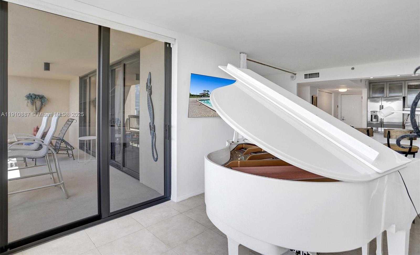 Small Image of 2555 COLLINS AVE #1508, Miami Beach Number 24