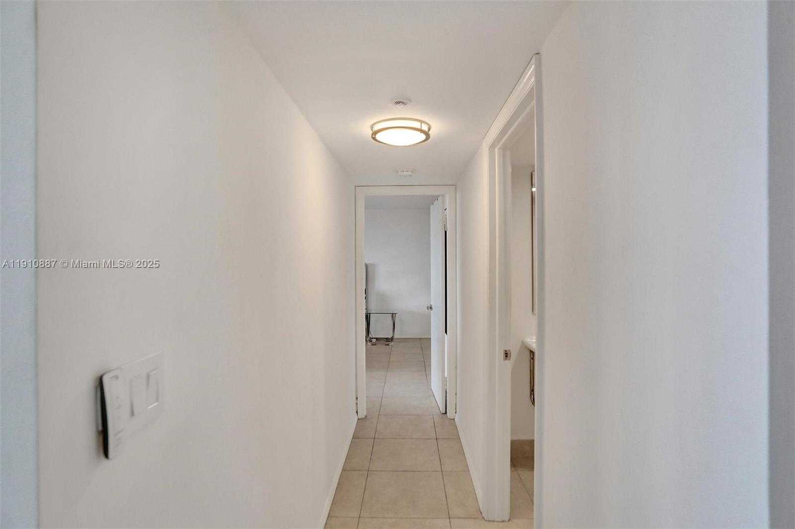 Small Image of 2555 COLLINS AVE #1508, Miami Beach Number 25