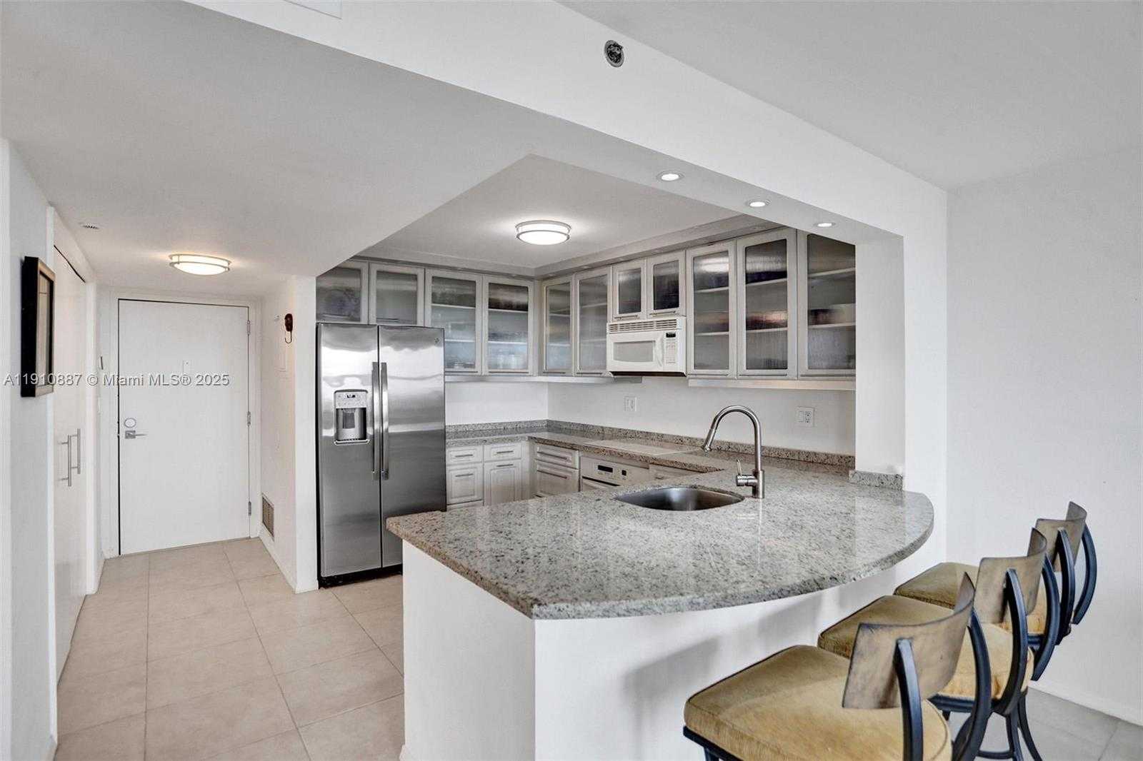 Small Image of 2555 COLLINS AVE #1508, Miami Beach Number 3