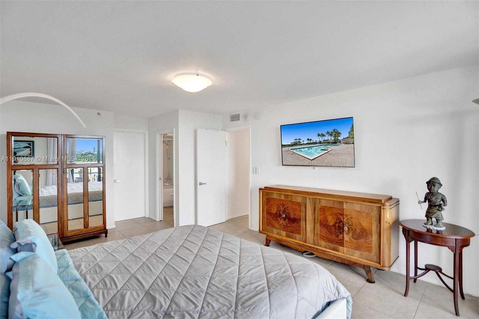 Small Image of 2555 COLLINS AVE #1508, Miami Beach Number 30