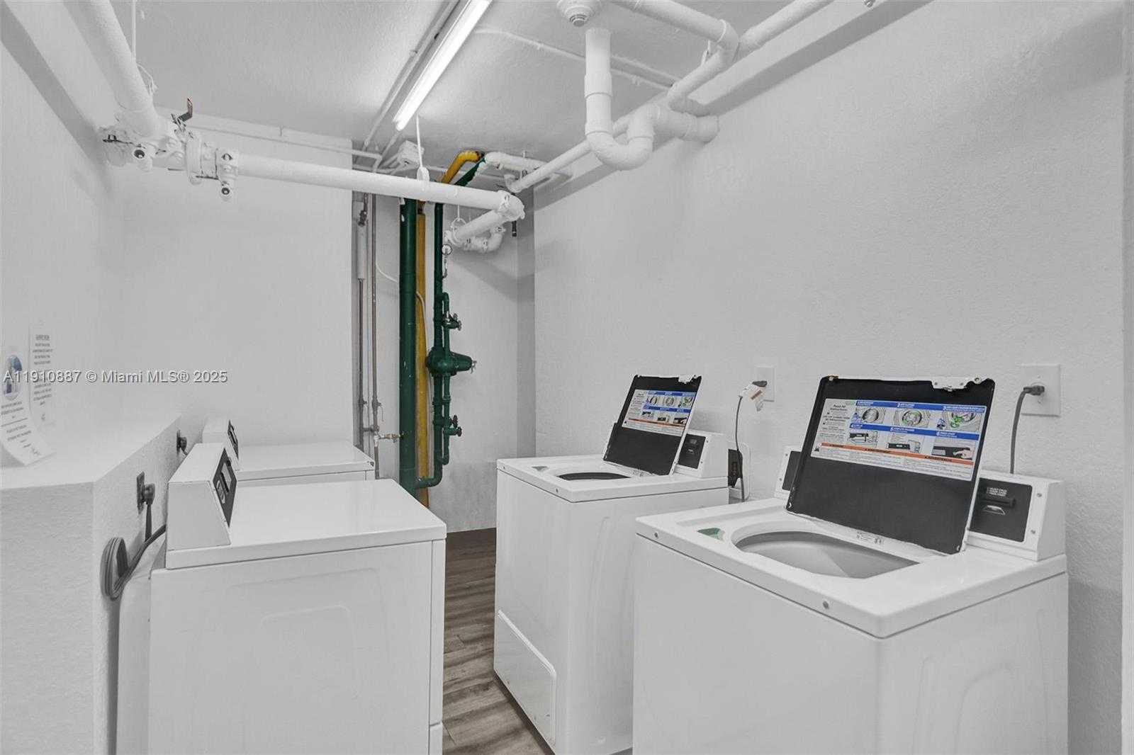 Small Image of 2555 COLLINS AVE #1508, Miami Beach Number 34