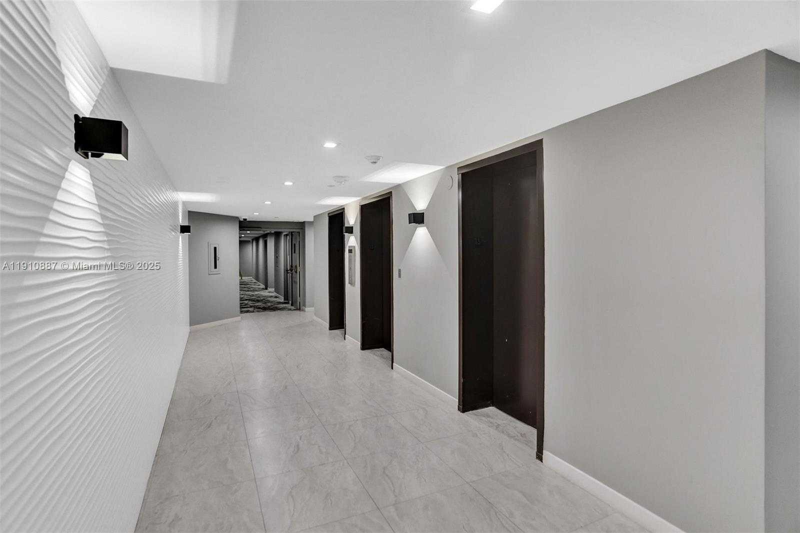 Small Image of 2555 COLLINS AVE #1508, Miami Beach Number 35