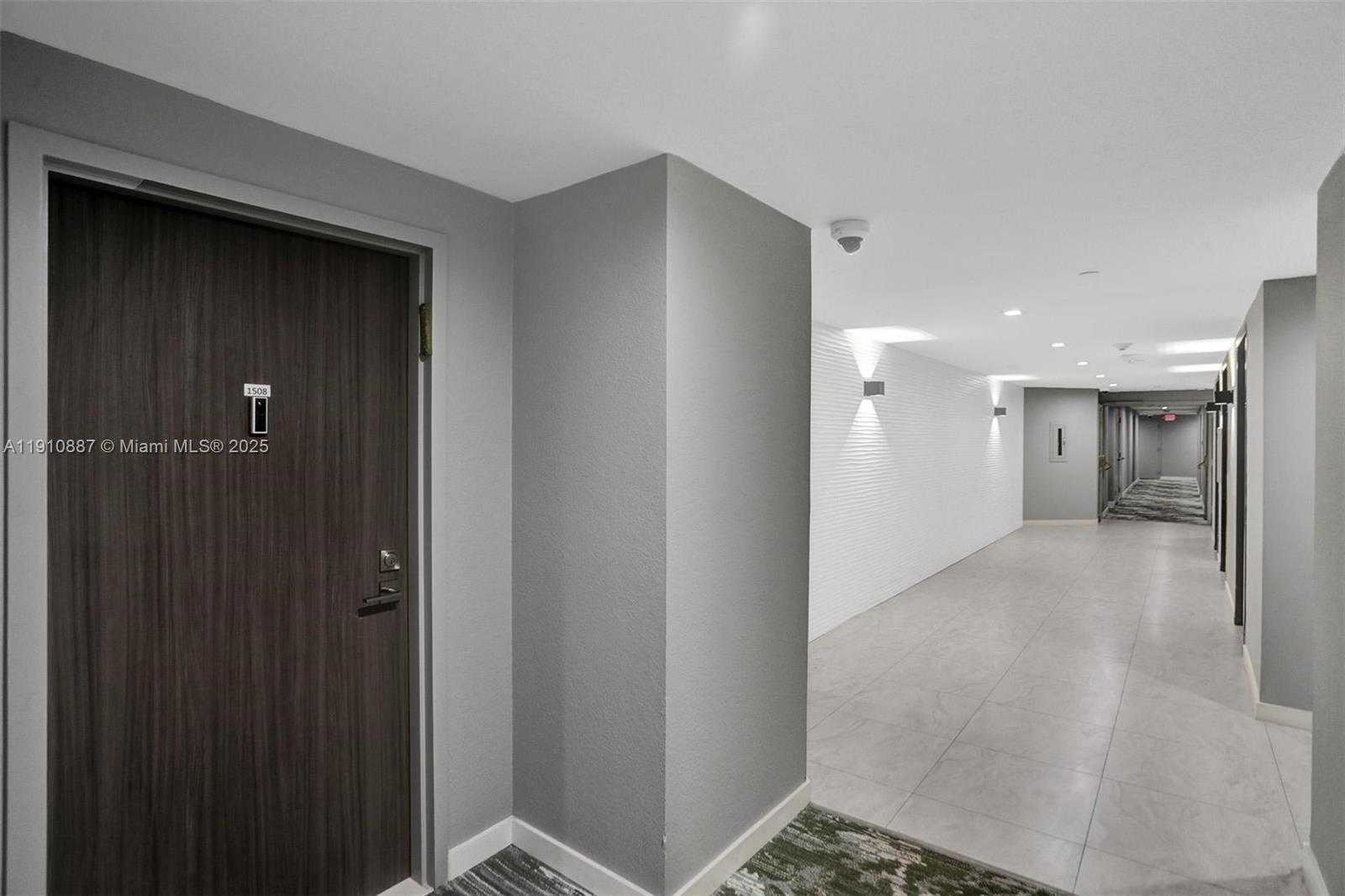 Small Image of 2555 COLLINS AVE #1508, Miami Beach Number 36