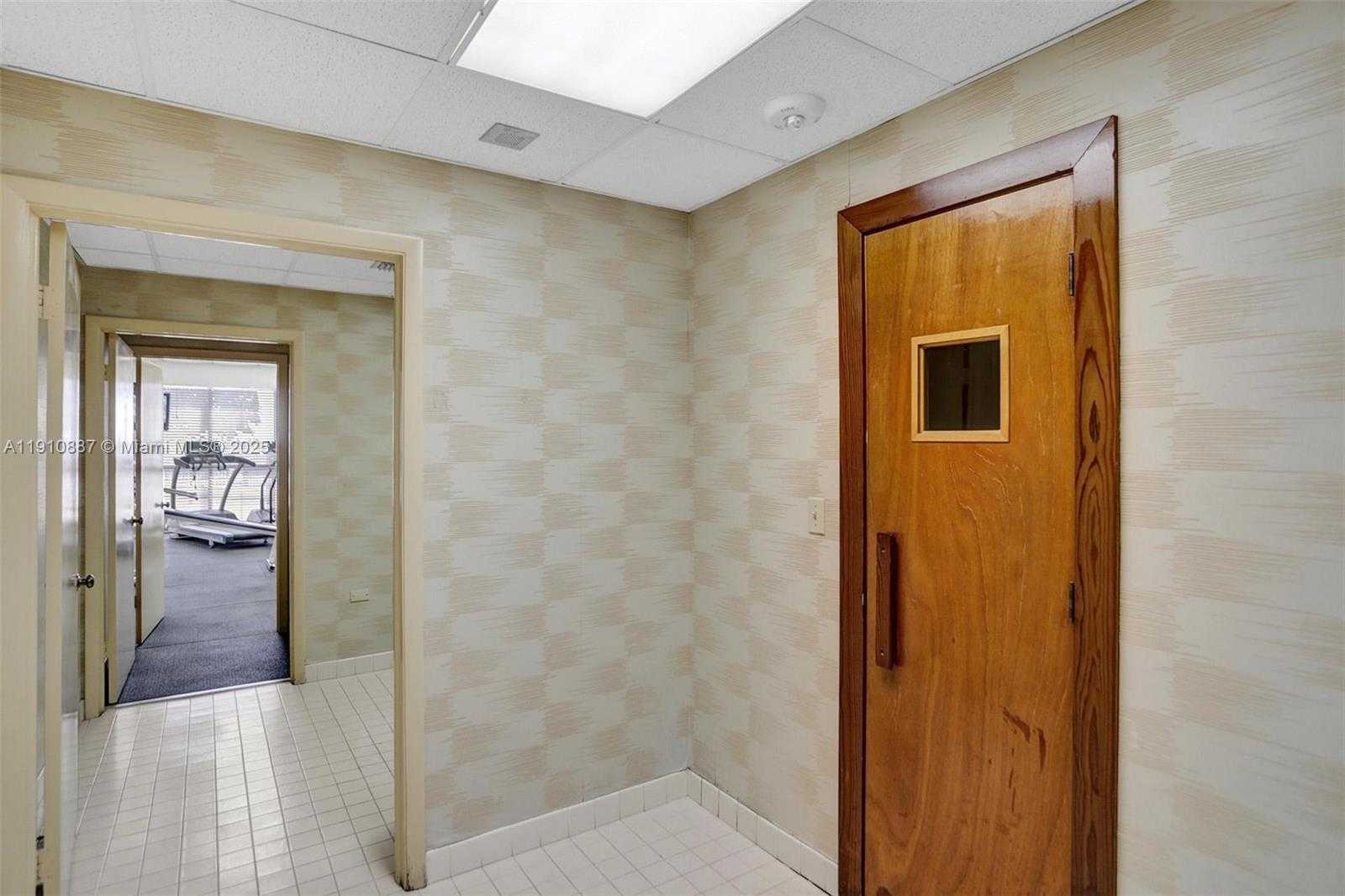 Small Image of 2555 COLLINS AVE #1508, Miami Beach Number 40