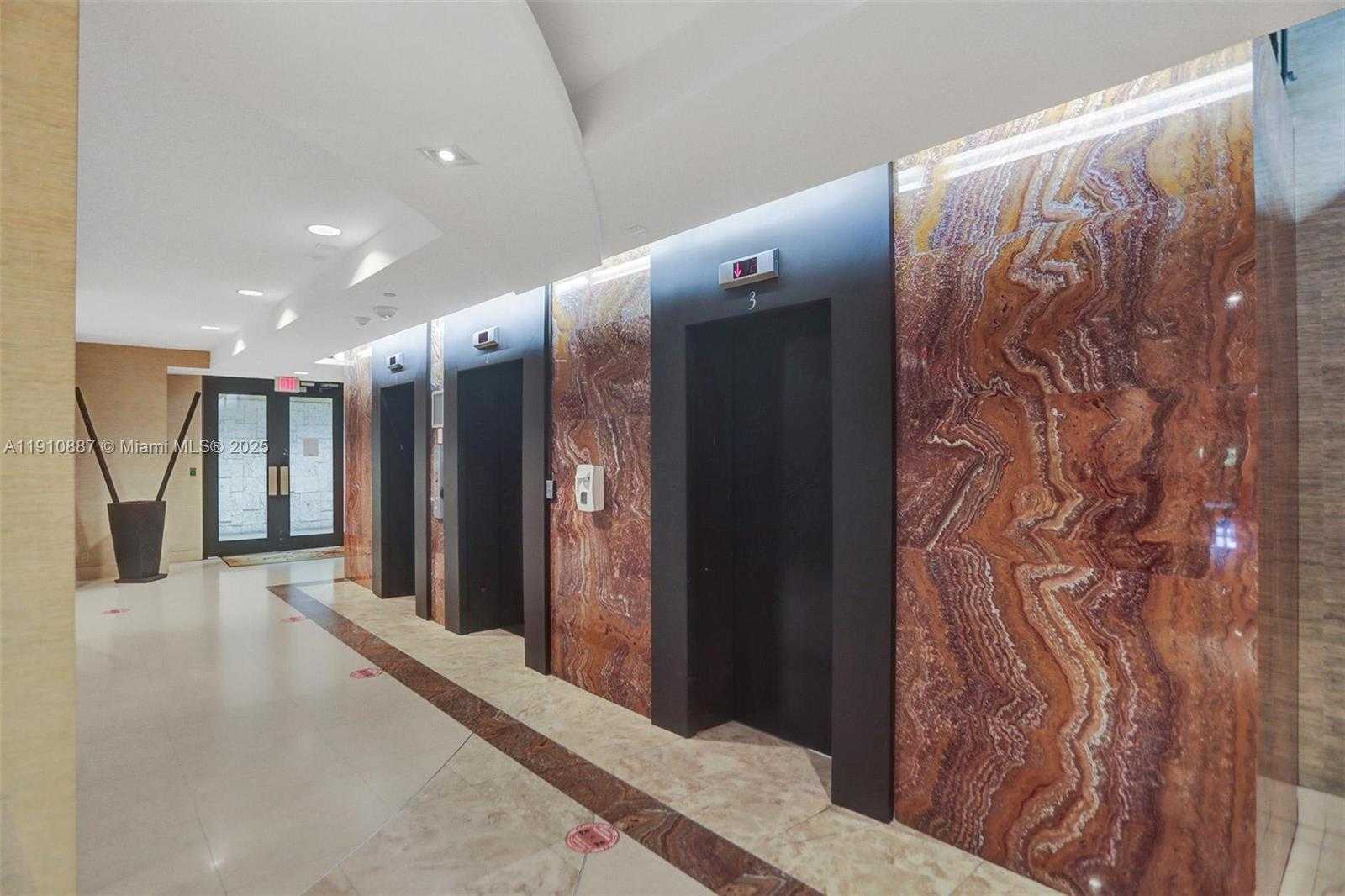 Small Image of 2555 COLLINS AVE #1508, Miami Beach Number 42