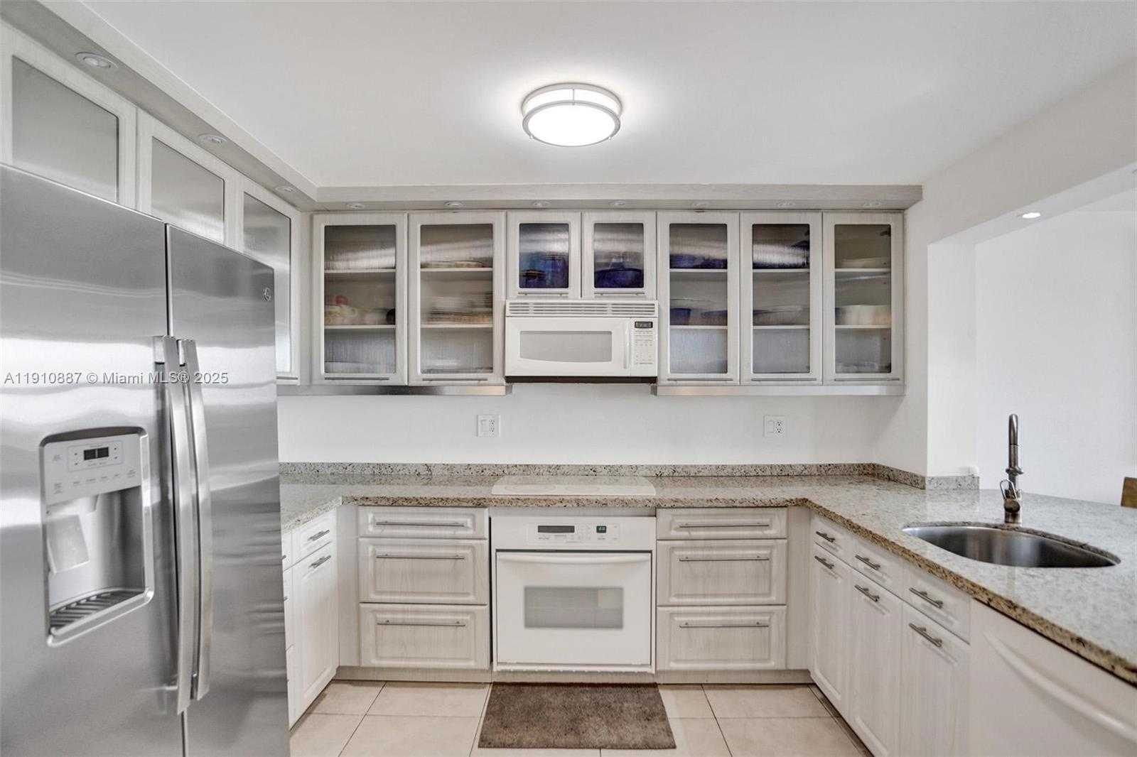 Small Image of 2555 COLLINS AVE #1508, Miami Beach Number 5