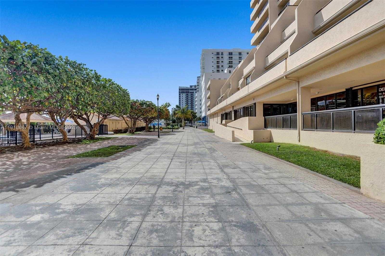 Small Image of 2555 COLLINS AVE #1508, Miami Beach Number 53