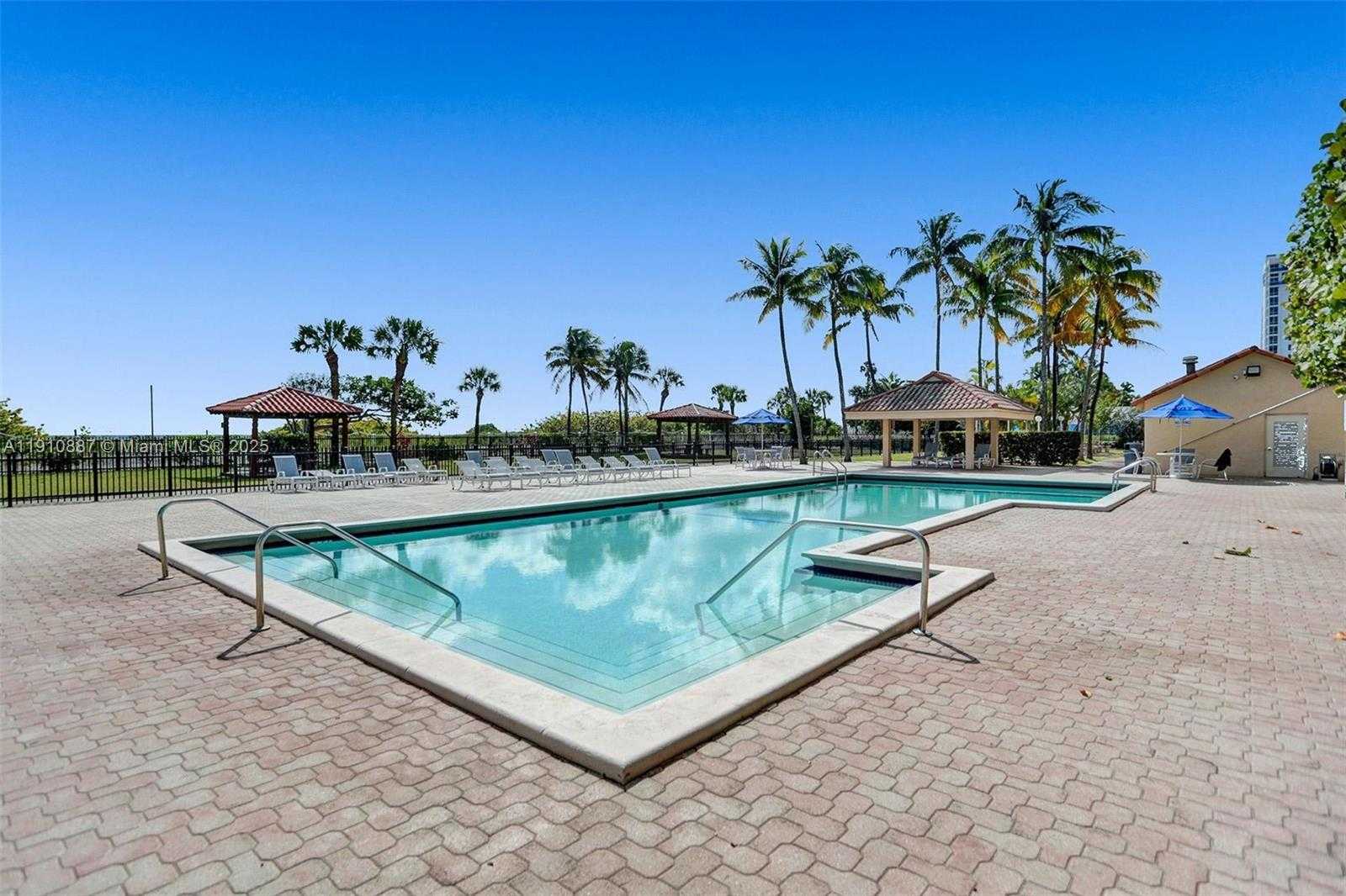 Small Image of 2555 COLLINS AVE #1508, Miami Beach Number 56