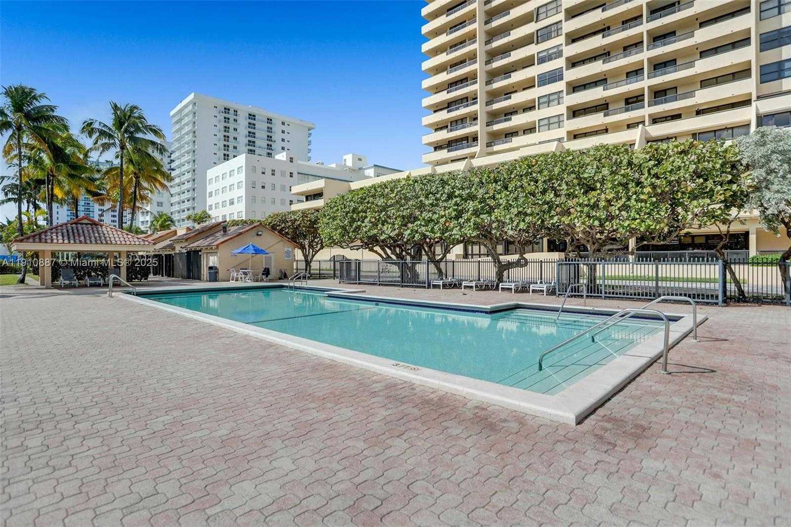 Small Image of 2555 COLLINS AVE #1508, Miami Beach Number 57