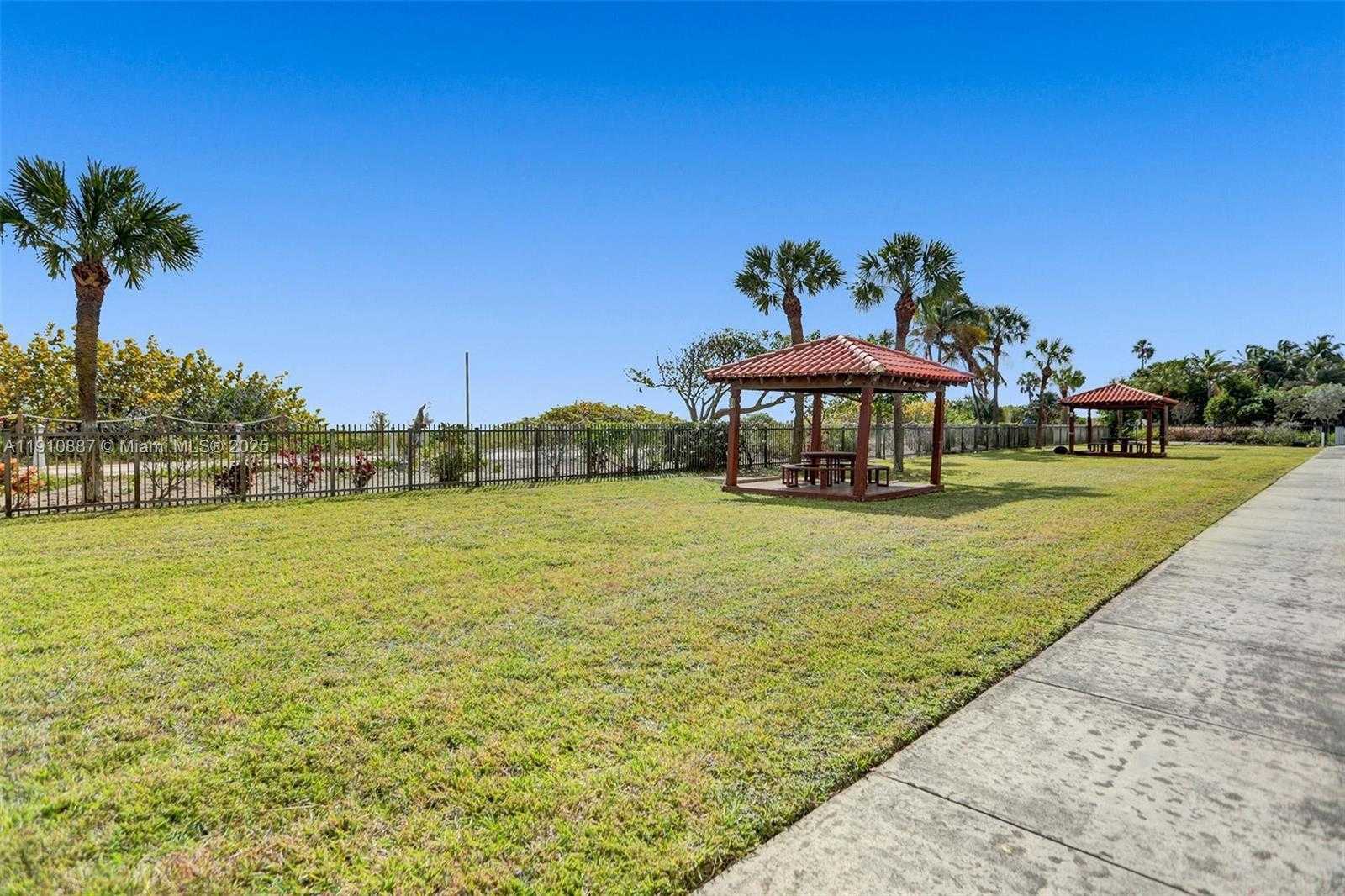 Small Image of 2555 COLLINS AVE #1508, Miami Beach Number 58