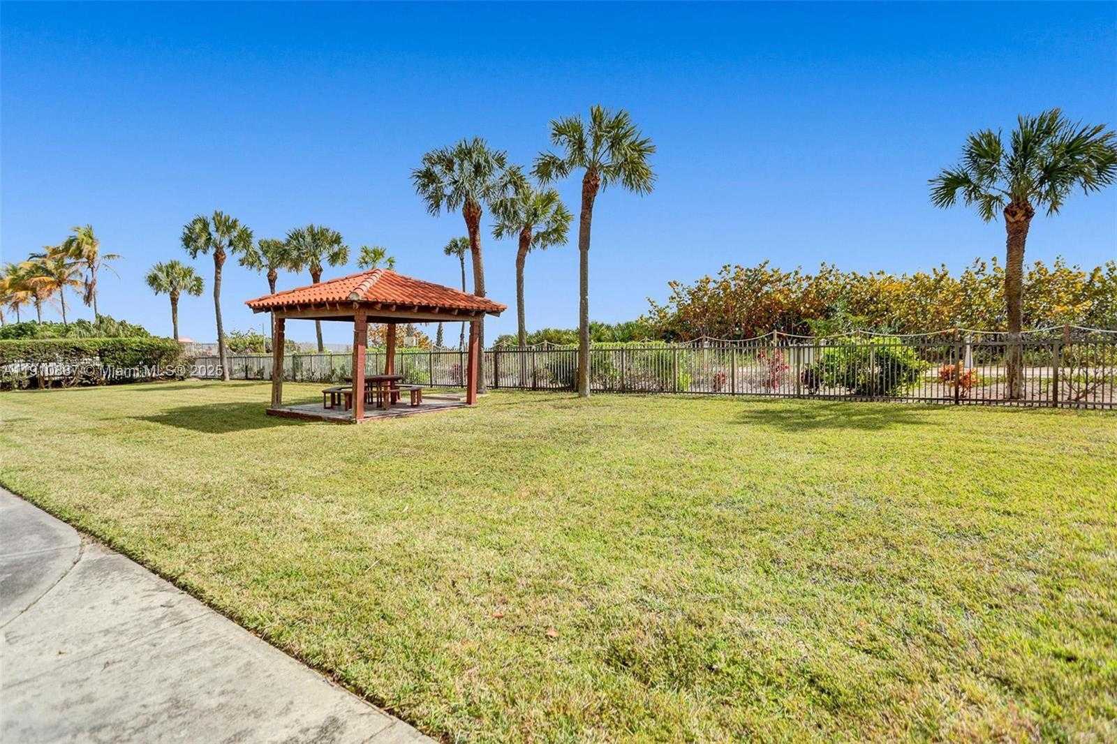 Small Image of 2555 COLLINS AVE #1508, Miami Beach Number 59