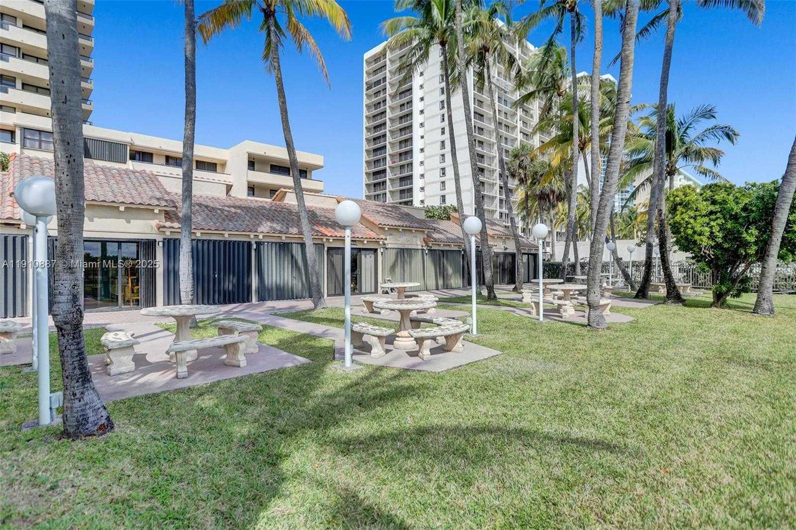 Small Image of 2555 COLLINS AVE #1508, Miami Beach Number 60
