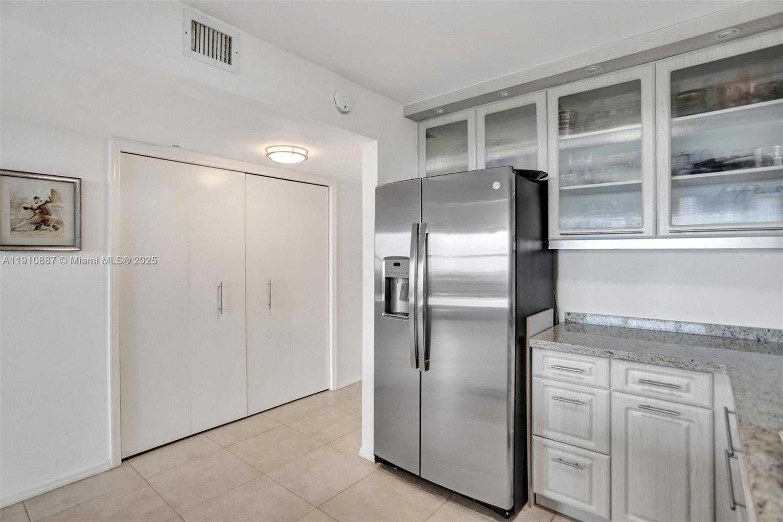 Small Image of 2555 COLLINS AVE #1508, Miami Beach Number 7