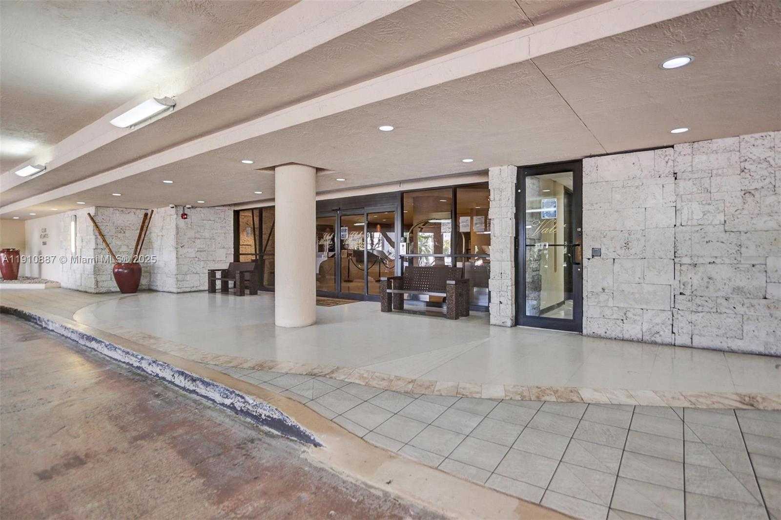 Small Image of 2555 COLLINS AVE #1508, Miami Beach Number 70