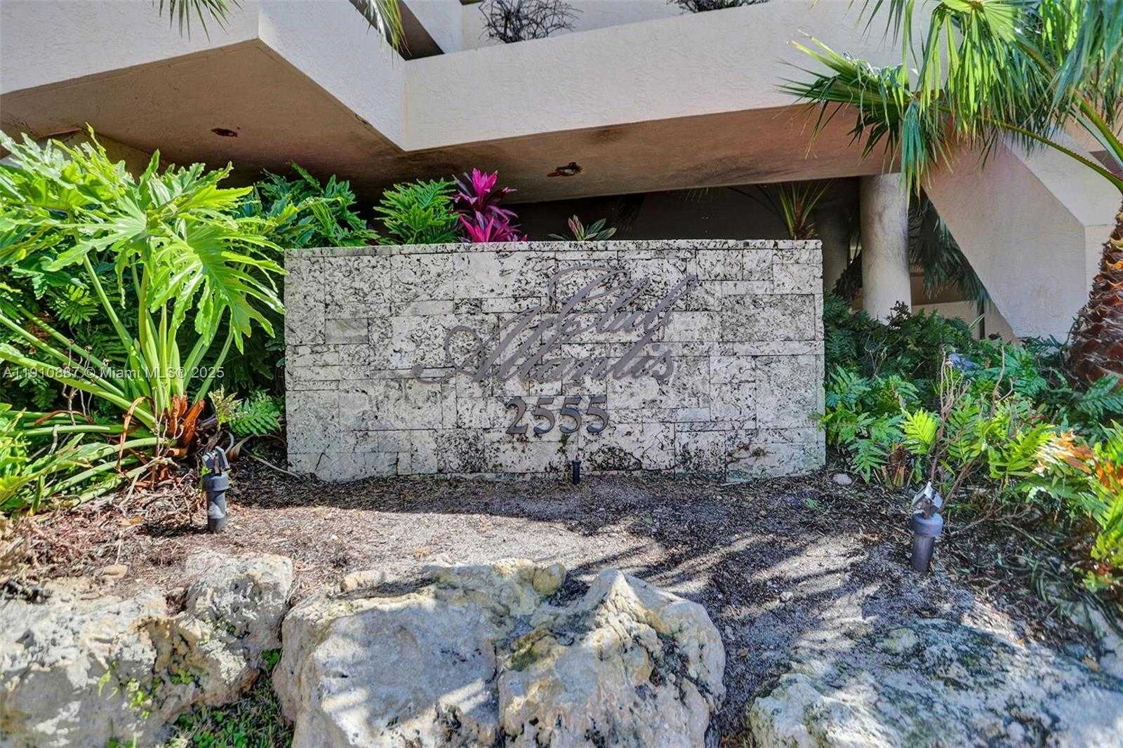 Small Image of 2555 COLLINS AVE #1508, Miami Beach Number 72