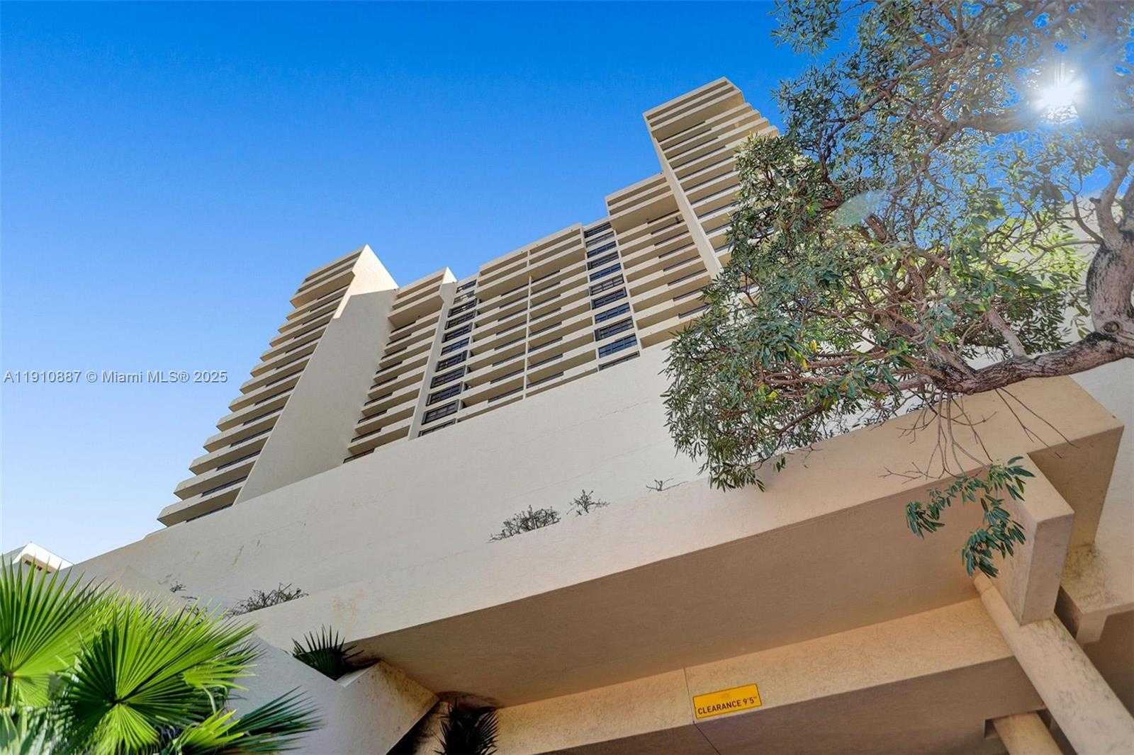 Small Image of 2555 COLLINS AVE #1508, Miami Beach Number 74