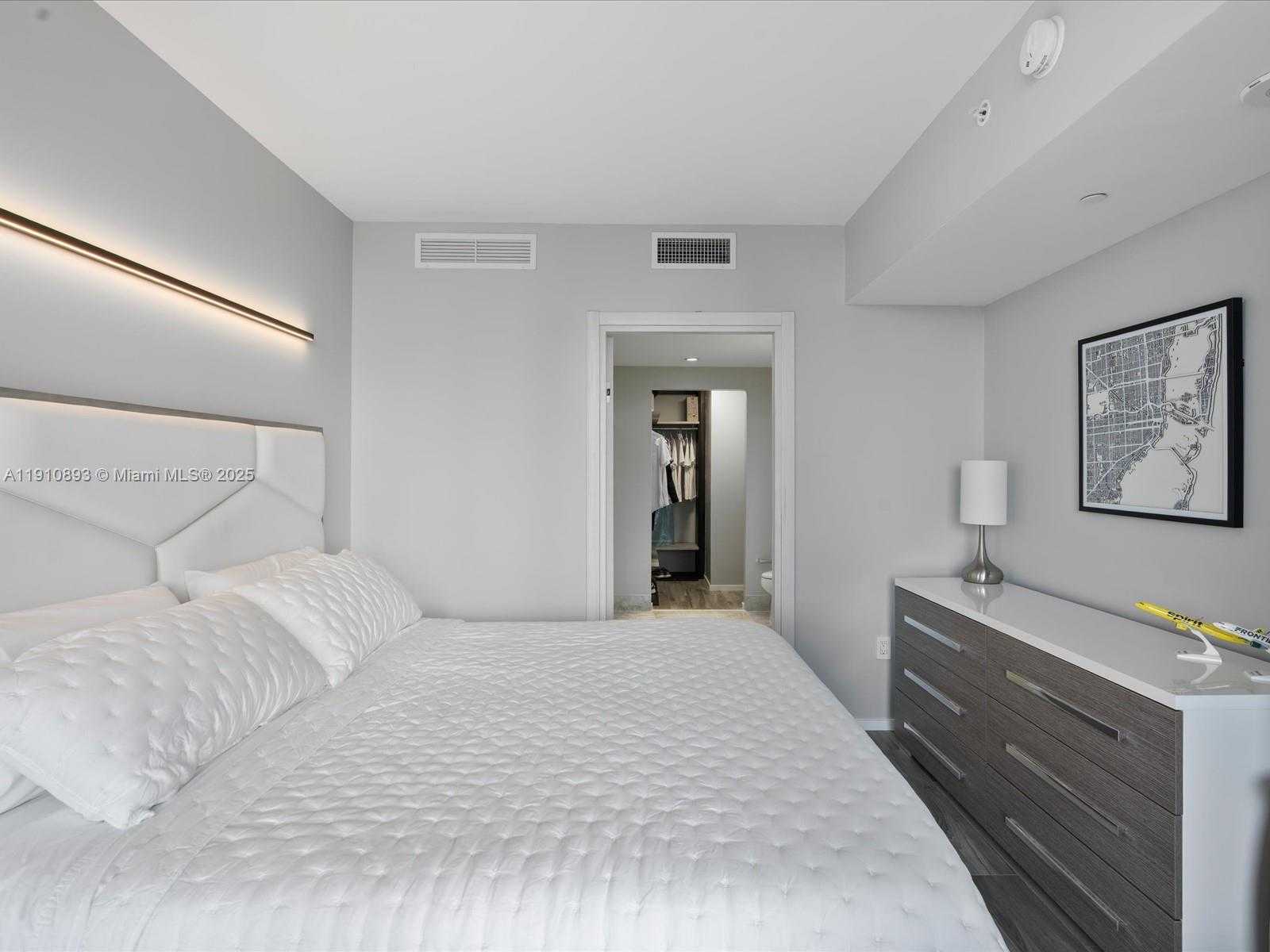 Small Image of 801 SOUTH MIAMI AVE #4402, Miami Number 23