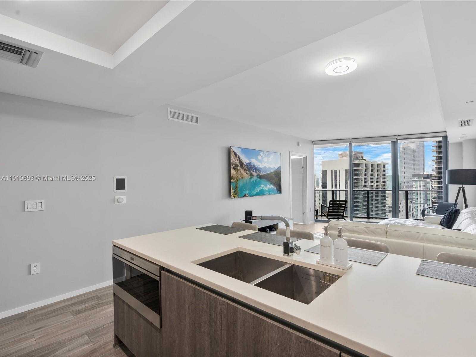 Small Image of 801 SOUTH MIAMI AVE #4402, Miami Number 5