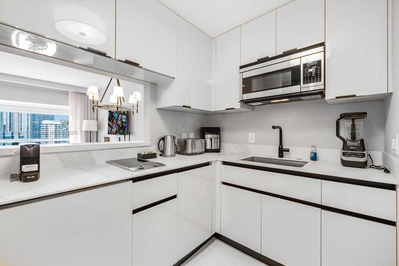 Small Image of 1435 BRICKELL AVE #3410, Miami Number 4