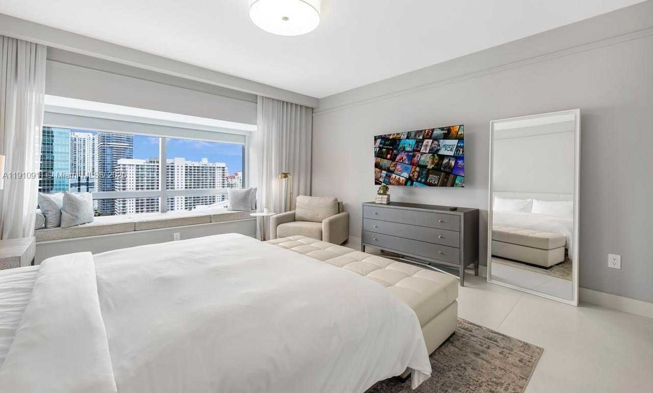 Small Image of 1435 BRICKELL AVE #3410, Miami Number 8