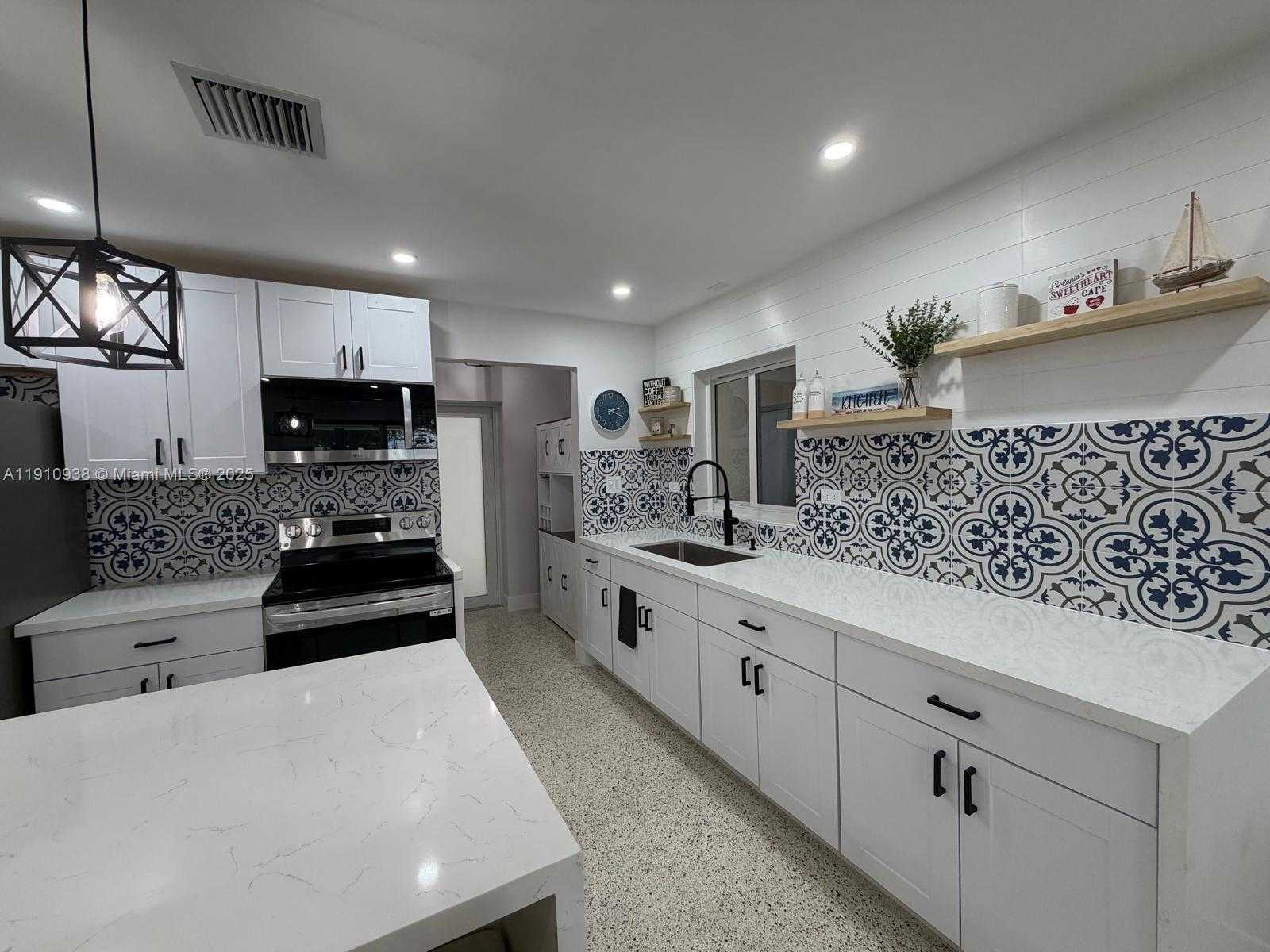 Small Image of 219 SOUTH BAY HARBOR DR #A, Key Largo Number 3